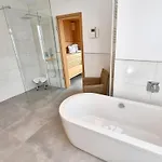 Levante In - Gartenwohnung Mit Kamin, Sauna, Terrasse Villa *