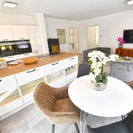 Levante In - Gartenwohnung Mit Kamin, Sauna, Terrasse Binz