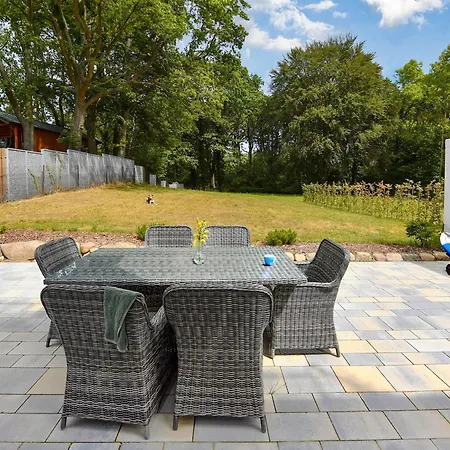 Levante In - Gartenwohnung Mit Kamin, Sauna, Terrasse * Binz